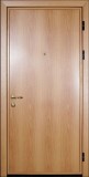 Металлическая дверь в квартиру с покрытием из ламината